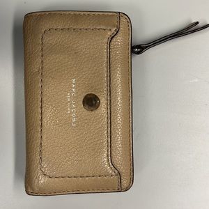 Marc Jacobs tan wallet